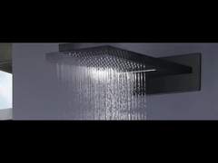 Rubinetti della doccia del bagno