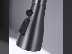 Tiri giù il rubinetto della cucina