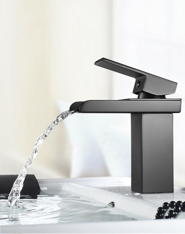 Miscelatore del bacino della maniglia del singolo foro della cascata di acciaio inossidabile SUS304 singolo in Chrome Matte Black