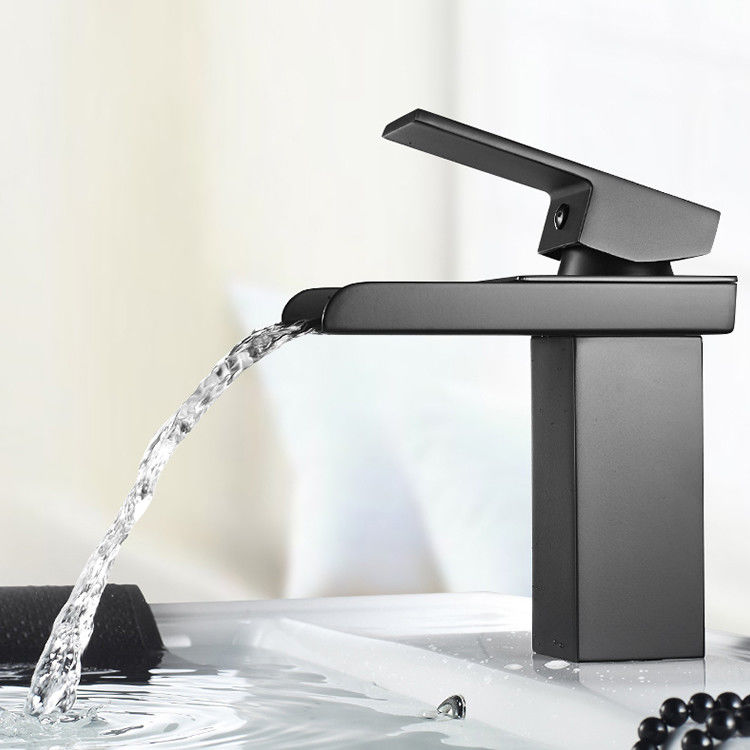 Miscelatore del bacino della maniglia del singolo foro della cascata di acciaio inossidabile SUS304 singolo in Chrome Matte Black