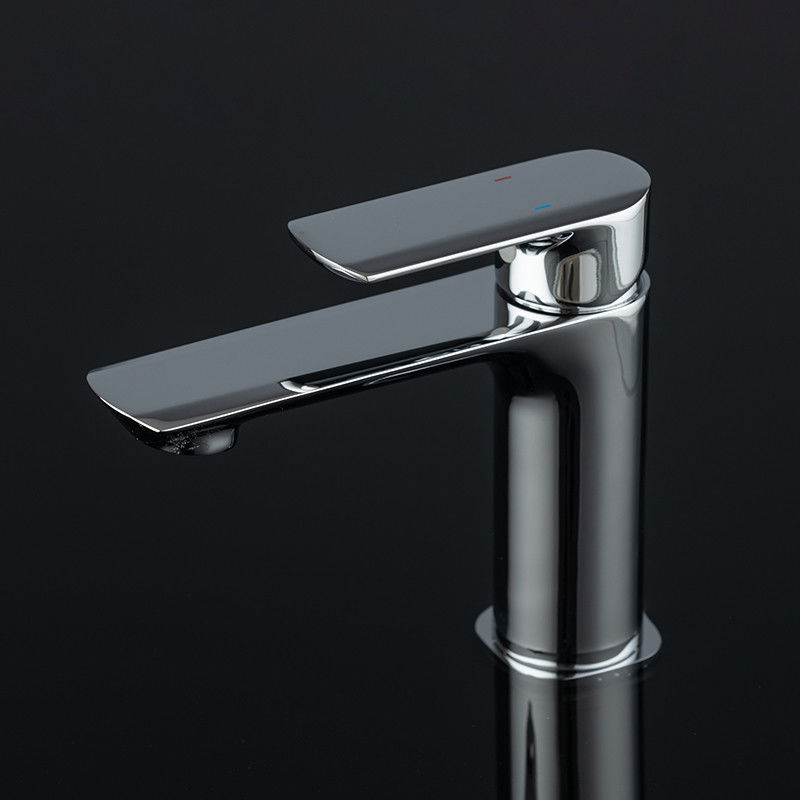 Singolo miscelatore del bacino della maniglia del singolo foro moderno d'ottone in Chrome Matte Black Gold Grey