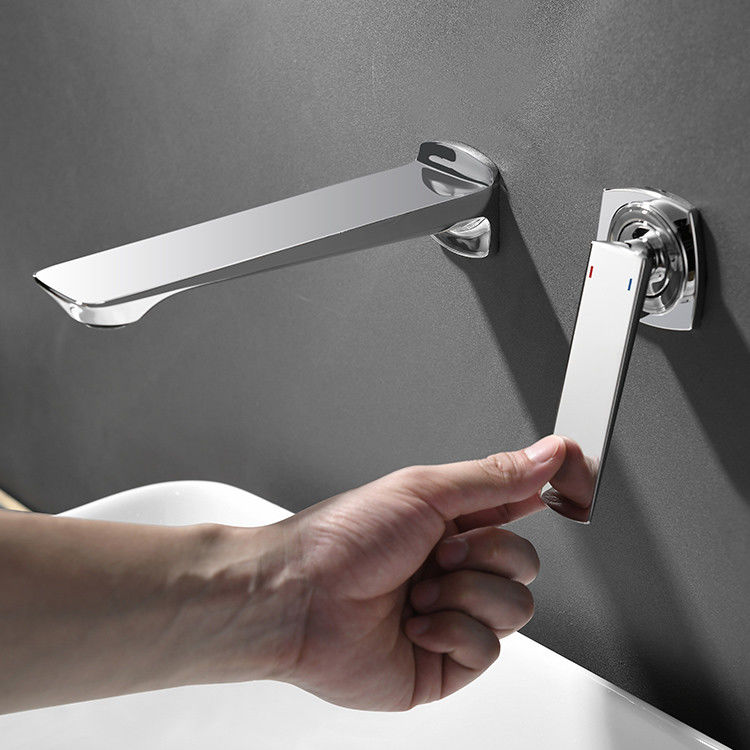 Singolo miscelatore fissato al muro moderno d'ottone del bacino della maniglia in Matte Black Chrome Gold Grey