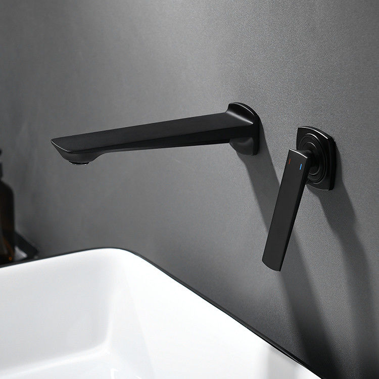 Singolo miscelatore fissato al muro moderno d'ottone del bacino della maniglia in Matte Black Chrome Gold Grey