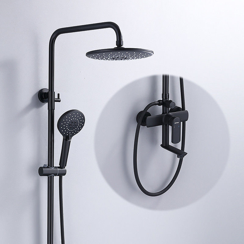 3 d'ottone spruzzano i rubinetti della doccia del bagno con il supporto rotondo del soffitto della testa di doccia nel nero